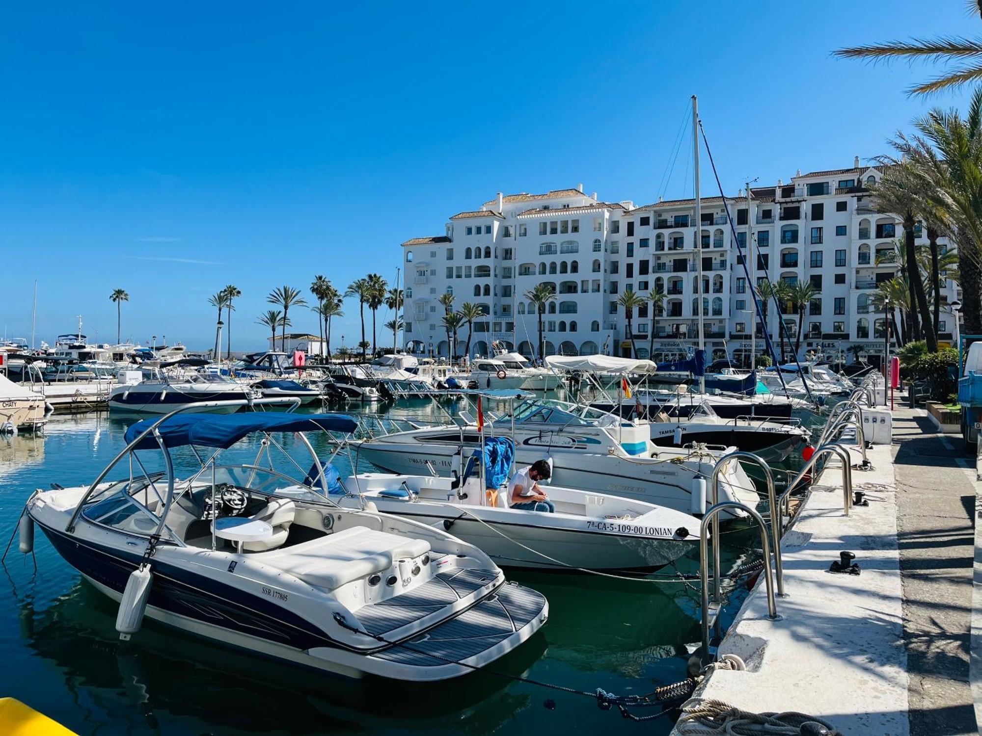 Duquesa Suites Golf And Garden Castillo de Sabinillas Bagian luar foto
