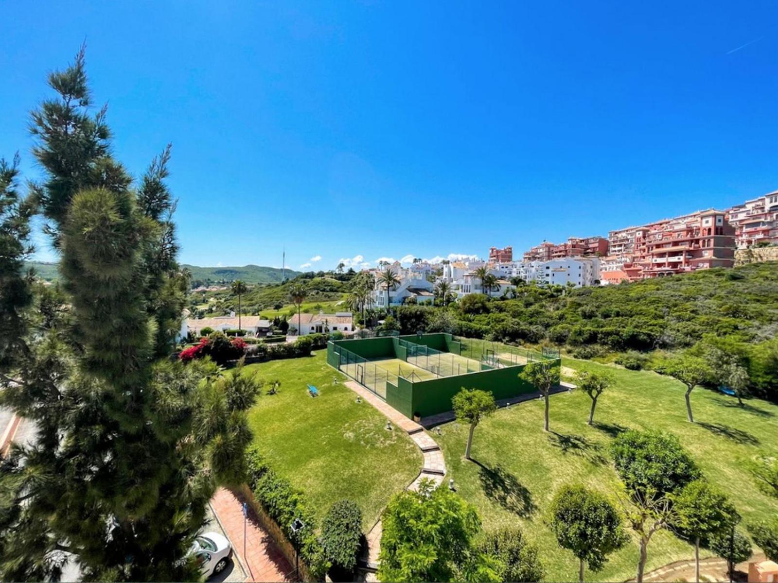 Duquesa Suites Golf And Garden Castillo de Sabinillas Bagian luar foto