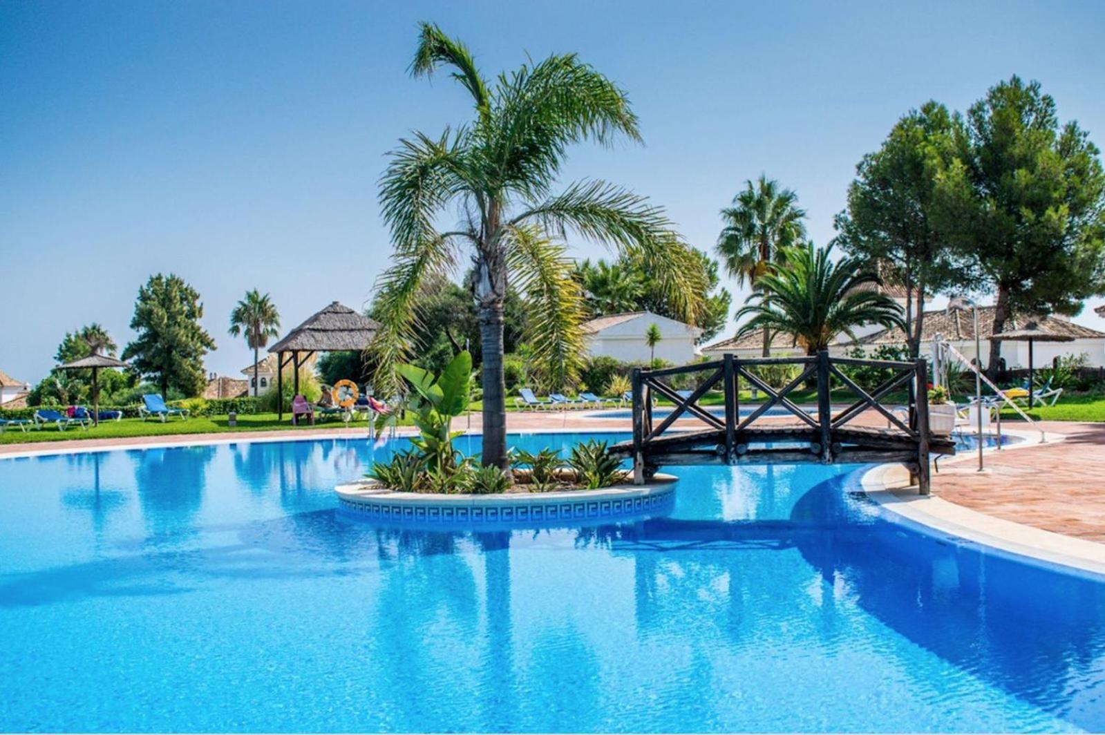 Duquesa Suites Golf And Garden Castillo de Sabinillas Bagian luar foto